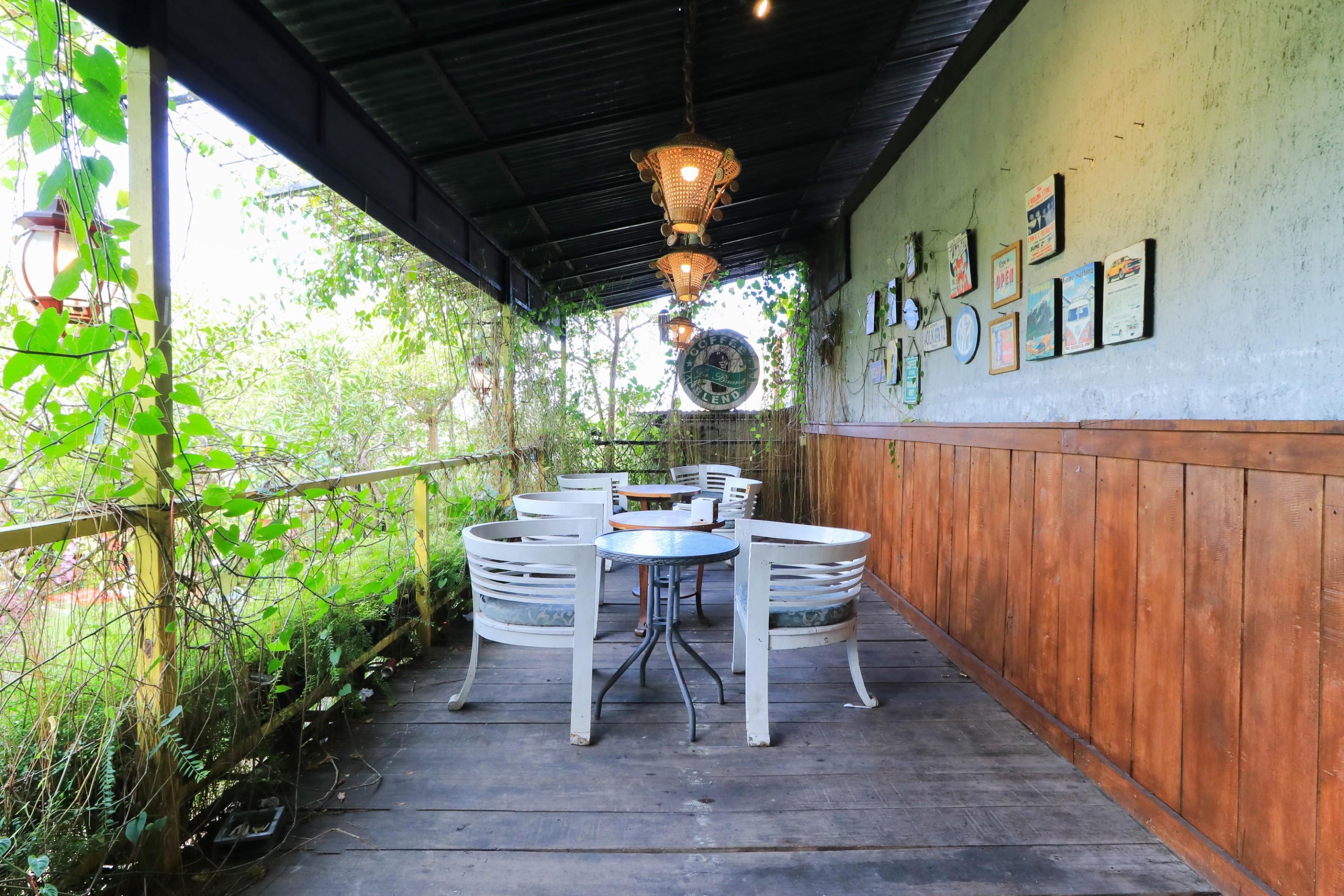 Labuana Homestay & Cafe Garden Makassar Exteriör bild