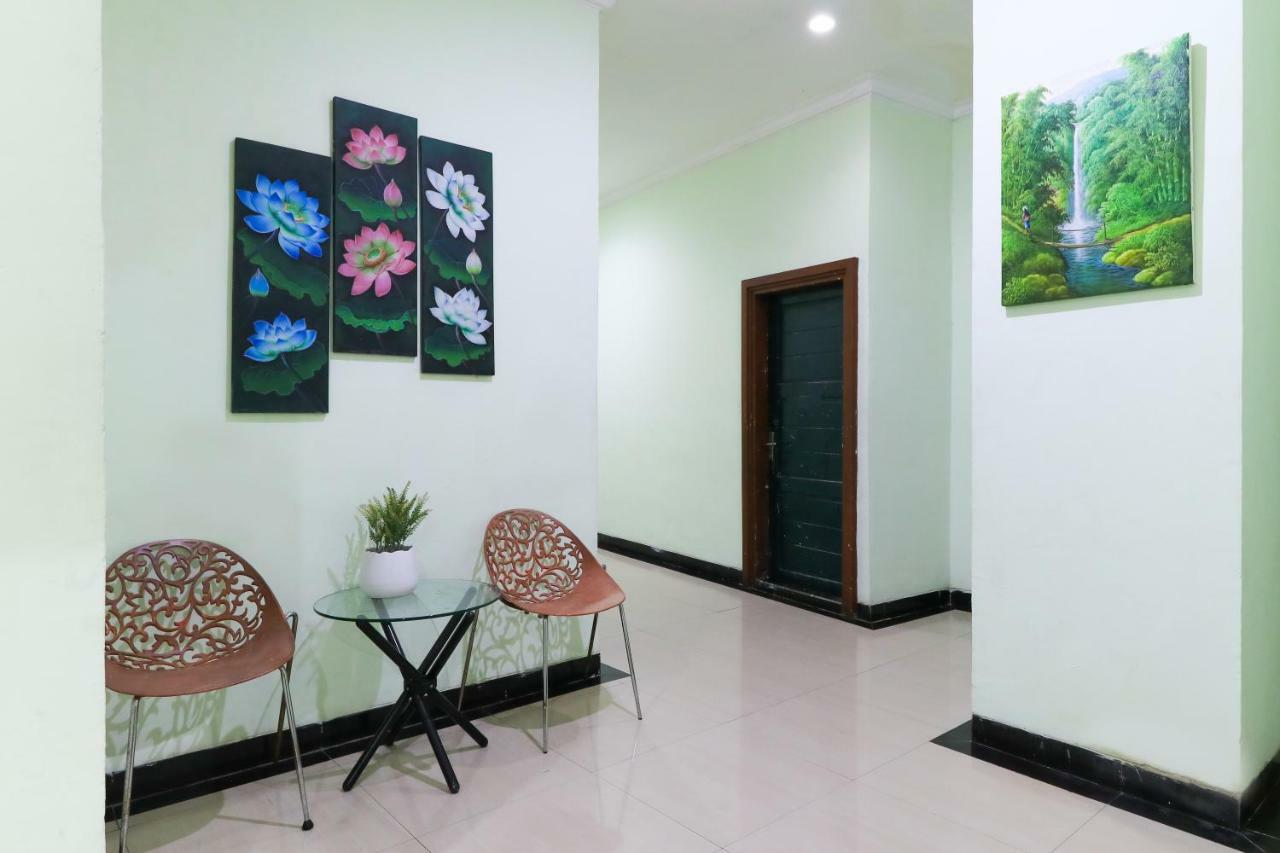 Labuana Homestay & Cafe Garden Makassar Exteriör bild
